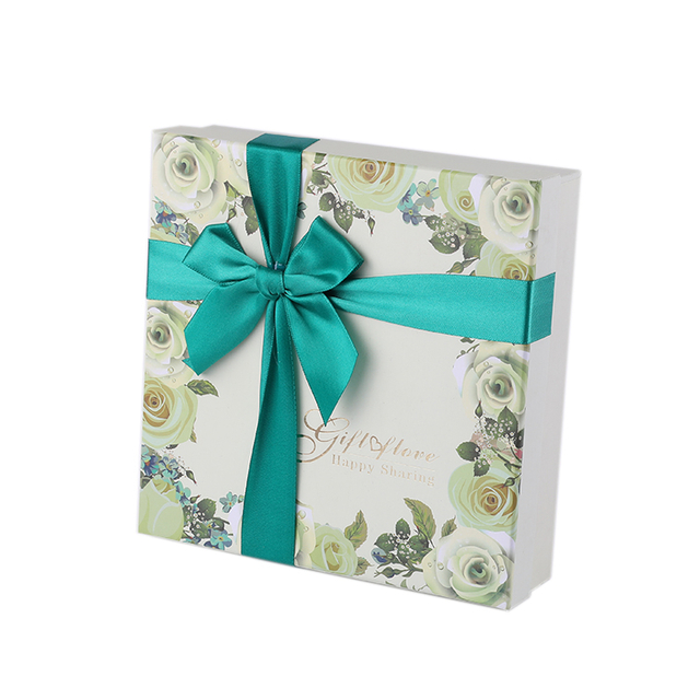 Wholesale Luxury Custom Design Logo High Quality Gift Paper Craft Paper Wrap The Gift Box With A Bow Ribbon