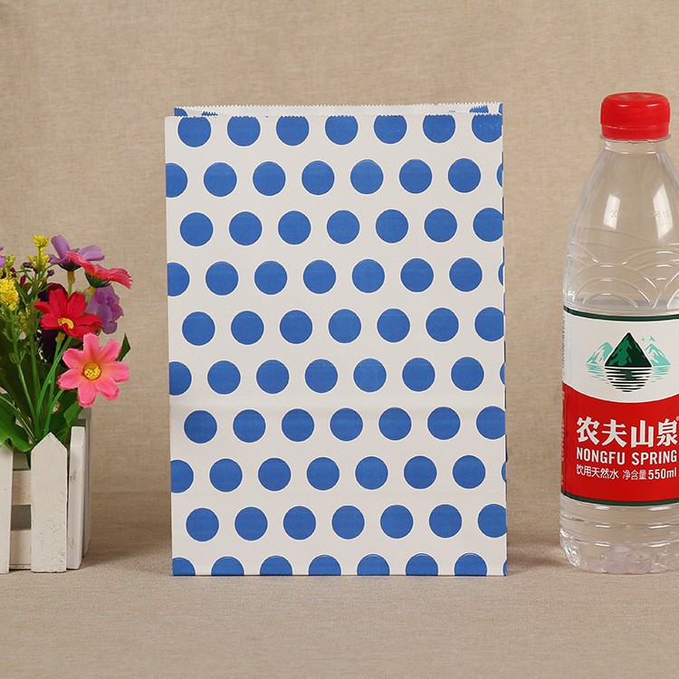 Manufacturers wholesale dot kraft paper bags, festival gifts