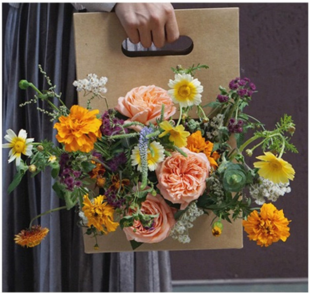 High Grade Convenient Kraft Paper Bag Square Flower Bag With Handle