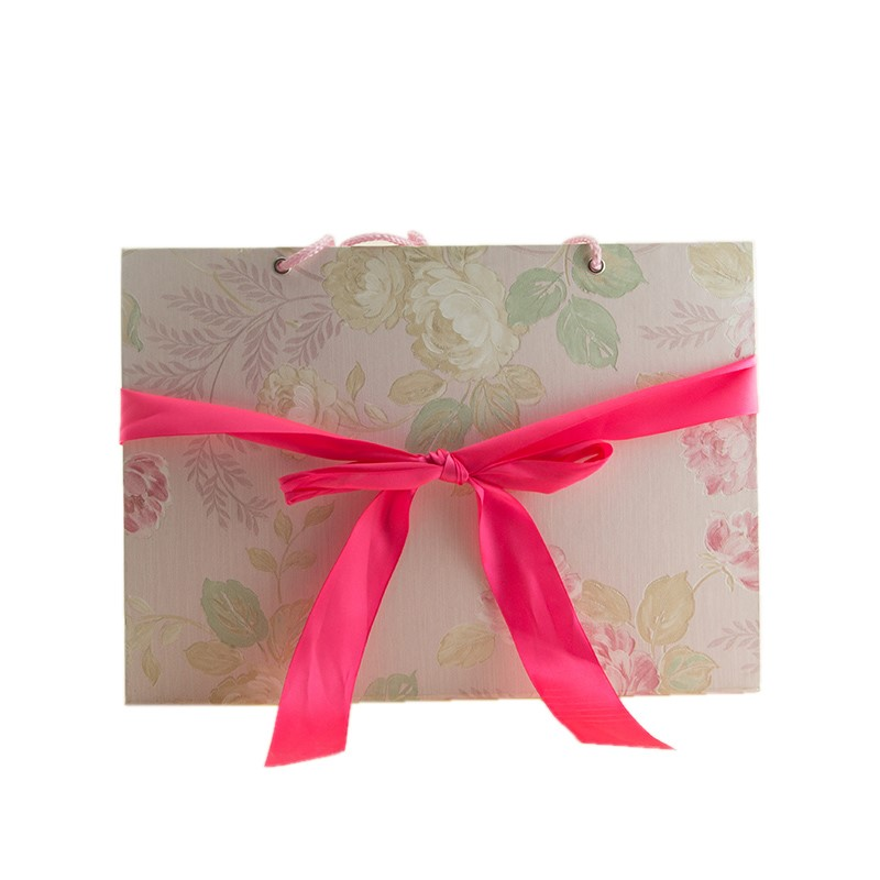 Custom Specialized Printed Coated Paper Magnetic Gift Box Bag With Handle
